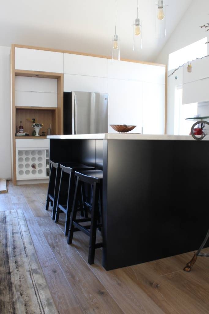 dark-themed kitchen design