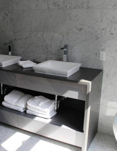 clean bathroom design